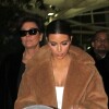 Kim Kardashian embarca na companhia da mãe, Kris Jenner
