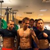 Na terça-feira (25), Neymar postou foto exibindo barriga definida dos amigos Daniel Alves e Adriano