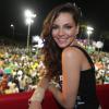Tainá Müller consegue uma folga nas gravações da novela 'Em Família' e curte Carnaval em Salvador na noite desta quinta-feira, 27 de fevereiro de 2014