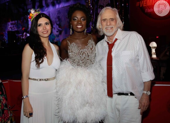 Nayara Justino com Francisco Cuoco e sua mulher, Thaís Almeida, na abertura da temporada dos 'Bailes do Rio'