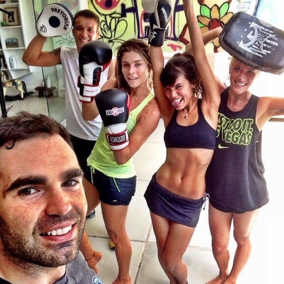 Grazi Massafera treina boxe com as atrizes Carla Salle e Giovanna Ewbank, no Rio de Janeiro. A foto foi postada no Instagram do professor Chico Salgado em fevereiro de 2014