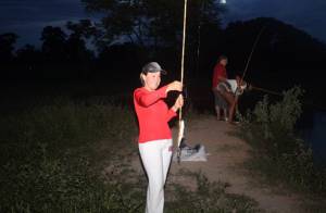 Zilu Camargo posta foto pescando em sua fazenda É o Amor, em Goiás