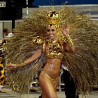 Sabrina Sato brilha em desfile da Gaviões da Fiel com fantasia ousada