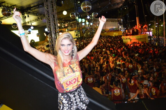 Após desfilar pela Grande Rio, na Sapucaí, no RJ, Bárbara Evans vai aproveitar carnaval baiano, em Salvador