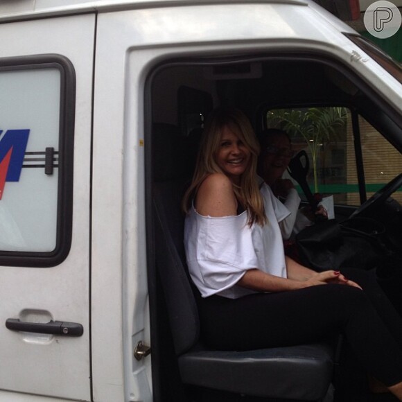Monque Evans posta foto na ambulância que levou a mãe para o hospital na semana passada