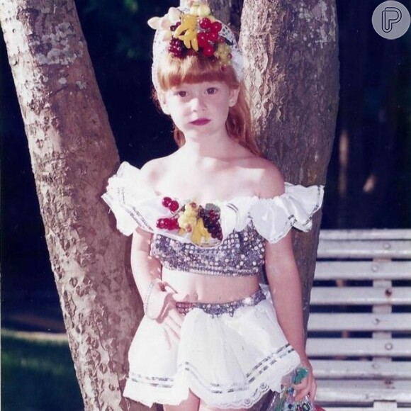 Marina Ruy Barbosa publicou uma foto de quando tinha apenas 5 anos fantasiada de baiana em seu Instagram