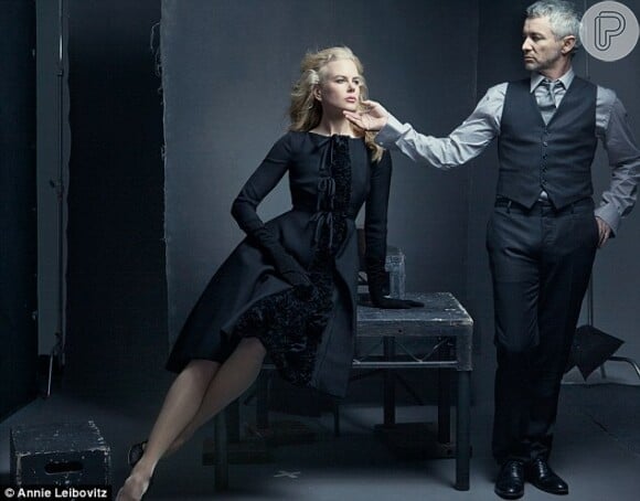 Nicole Kidman posa sensual para Annie Leibovitz, fotógrafa de celebridades que lança livro com famosos em poses inusitadas