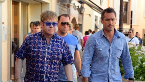 Elton John e David Furnish confirmam chegada do segundo filho, Elijah Joseph