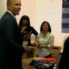 Barack Obama faz compras e paga conta na Gap, loja popular nos Estados Unidos