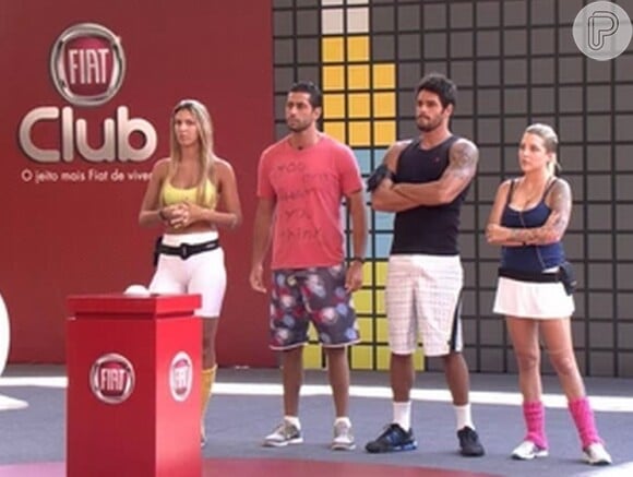 Após um sorteio, Tatiele, Marcelo, Diego e Clara puderam participar da Prova do Anjo, que foi uma espécie de game