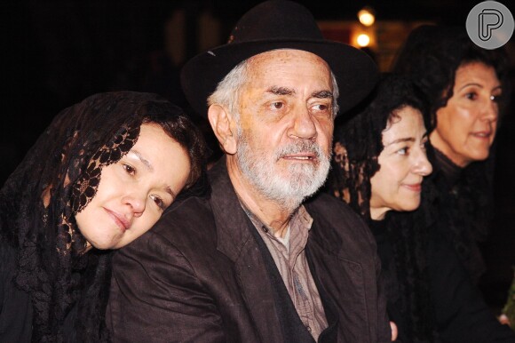Julia Lemmertz em cena com Paulo José na minissérie 'JK' (2006)