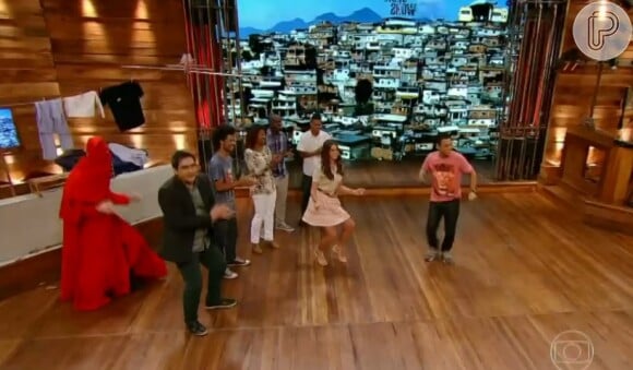 Atriz Bruna Marquezine dança funk no Vídeo Show' ao som de Mc Leozinho