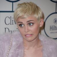 Ônibus de Miley Cyrus pega fogo durante turnê 'Bangerz', nos EUA: 'Todos bem'