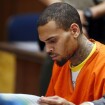 Chris Brown só pode tomar um banho a cada dois dias na prisão