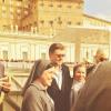 Russell Crowe participou de uma missa celebrada pelo Papa Francisco