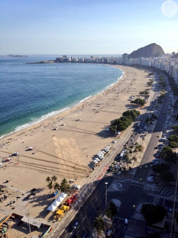 O ator está admirado com a beleza da cidade e está publicando fotos da paisagem do Rio em seu Twitter