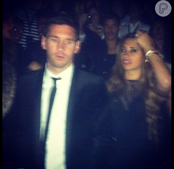 Lionel Messi vai a show de Beyoncé vestido de terno
