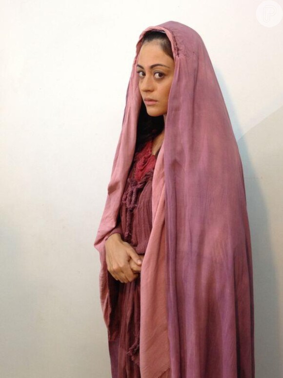 Carol Castro se emociona nas primeiras cenas como Maria Madalena em 'Paixão de Cristo', em 19 de janeiro de 2013