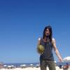 O guitarrista Bumblefoot na praia de Copacabana, no Rio