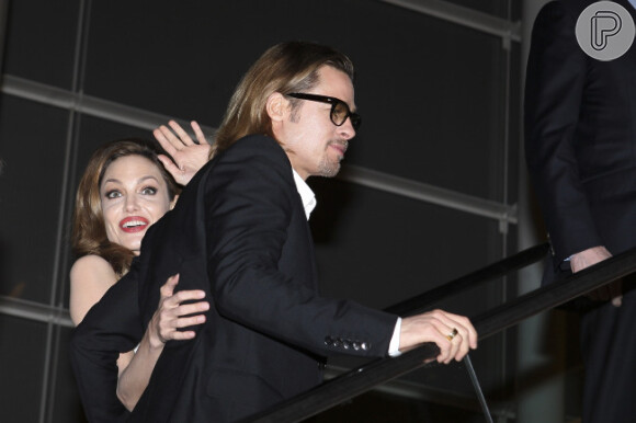 Pitt e Jolie posam durante premiação em Los Angeles, em janeiro de 2012