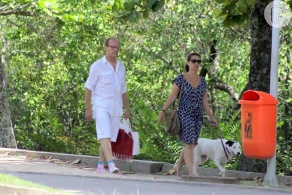 José Wilker e a namorada foi clicados pela última vez juntos no dia 30 de março durante uma caminhada na Lagoa, no Rio de Janeiro