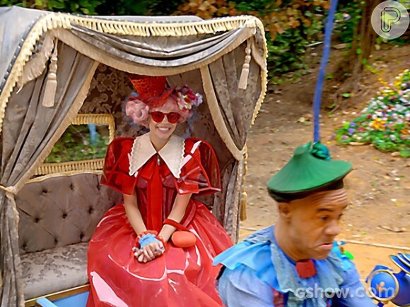 A caracterização de Juliana (Bruna Linzmeyer) no primeiro capítulo de 'Meu Pedacinho de Chão' lembrou o personagem Willy Wonka, personagem de Johnny Depp em 'A Fantástica Fábrica de Chocolate'
