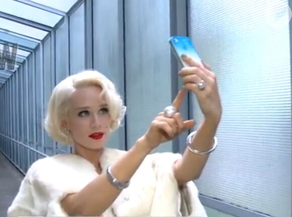 Nos bastidores do programa, Mariana Ximenes fez vários selfies para registrar o seu look