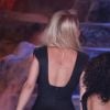 Vestido usado por Rita Ora em enorme decote nas costas