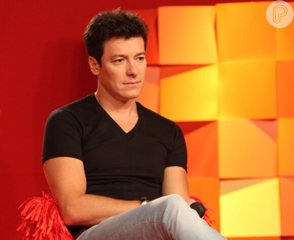 Rodrigo Faro deve ser oficializado como apresentador de 'A Fazenda' com celebridades, no lugar de Britto Jr., segundo informou Flávio Ricco, do 'Diário de S.Paulo', em 23 de janeiro de 2013