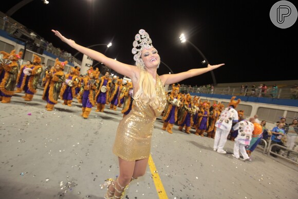 Ellen Rocche brilha no desfile das campeãs de SP, no carnaval 2014