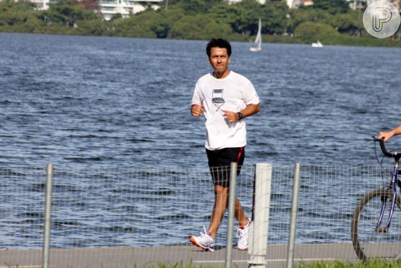 Marcos Palmeira corre na orla da Lagoa Rodrigo de Freitas para manter a boa forma 19 de abril de 2014