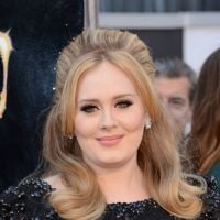 Adele pretende voltar aos palcos em outubro deste ano: 'Voz está mais forte'