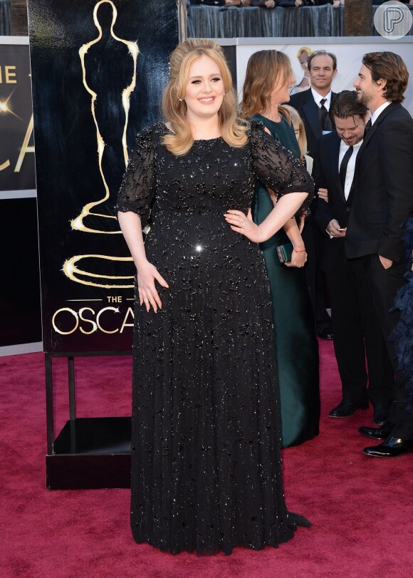 Adele teve que passar por uma cirurgia nas cordas vocais em 2011