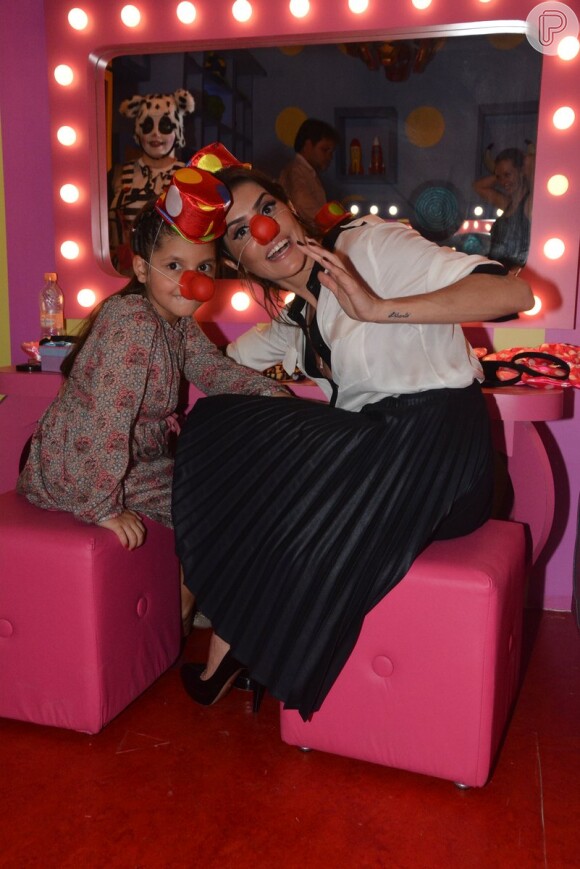 Deborah Secco se vestiu de palhacinha durnate a inauguração nesta quarta-feira, 23 de abril de 2014, da primeira unidade da 'Casa X', rede de buffet de festas infantis que leva a marca de Xuxa Meneghel, no Tatuapé, em São Paulo