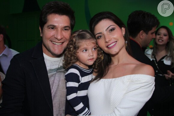 Daniel levou a mulher Aline e as filhas Lara e Luiza para curtir a inauguração da primeira unidade da 'Casa X', no Tatuapé, em São Paulo