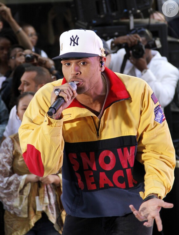 Chris Brown foi preso após ter deixado a clínica de reabilitação, onde estava internado por decisão judicial