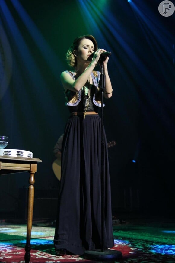 Em 2011, Sandy estreia sua primeira turnê em carreira solo com o show 'Manuscrito'