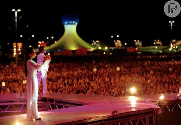 Sandy e Junior cantam no Rock in Rio, em 2001, para 250 mil pessoas
