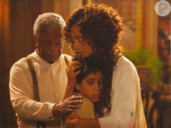 Isabel (Camila Pitanga) quer conquistar o amor de seu filho, Elias (Cauê Campos), em 'Lado a Lado'