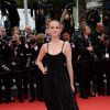 Jess Weixler veste Armani privé no Festival de Cannes 2014