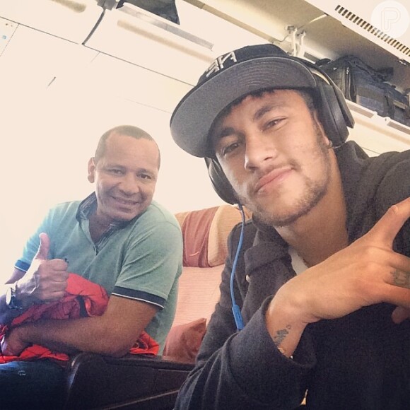 Neymar veio da Europa para o Brasil com o pai