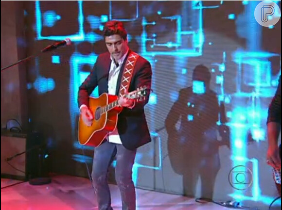 Junno Andrade canta no 'TV Xuxa' que foi ao ar em 19 de janeiro de 2013