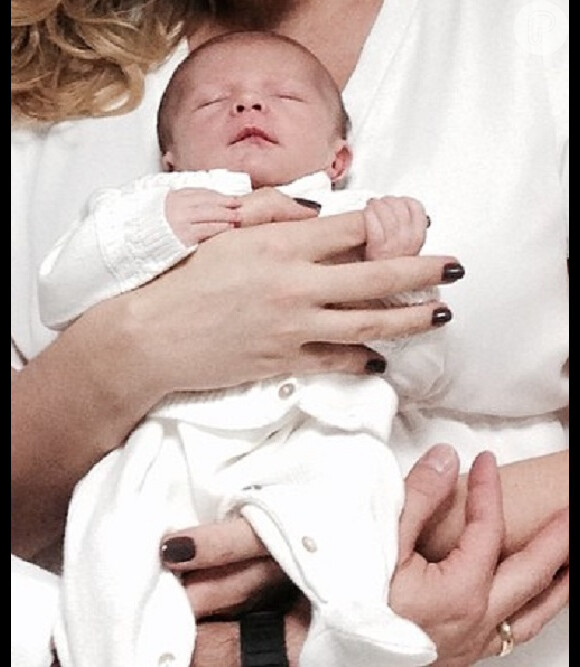 Filho de Ana Hickamann, Alexandre Jr, nasceu no dia sete de março de 2014