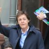 Segundo produtora, Paul McCartney 'melhorou ontem (segunda) após receber tratamento médico e já era suficientemente segura para tomar um voo'