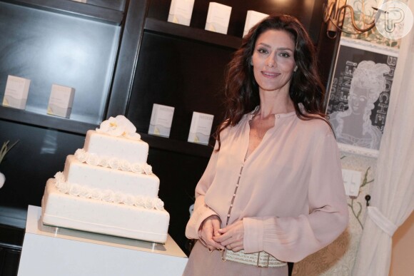 Maria Fernanda Cândido celebra a chegada dos 40 anos em jantar com amigos, em São Paulo, em 27 de maio de 2014