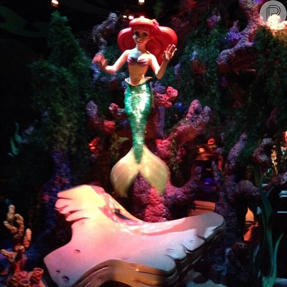 Leticia Spiller está na Disney com os filhos, Stella e Pedro, após o término de 'Joia Rara', em 29 de maio de 2014