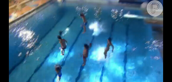 Luciano Huck se juntou aos participantes e se despediu do quadro dando o seu salto na água