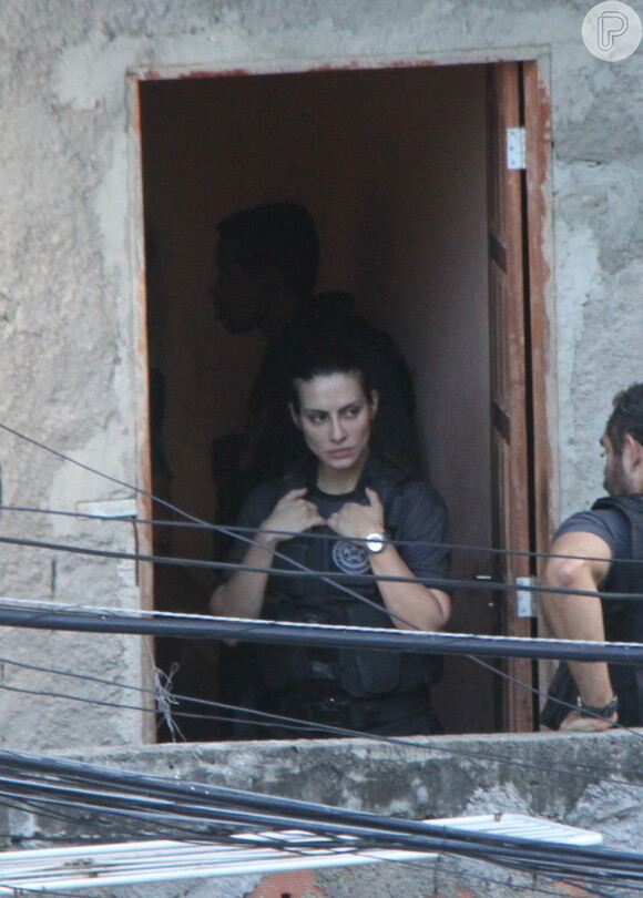Atualmente, Cleo Pires interpreta uma policial nas gravções do filme 'B.O. - Boletim de ocorrência'