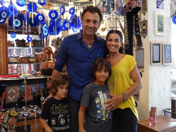 Domingos Montagner leva a família para ver gravação de 'Salve Jorge', em 30 de janeiro de 2013