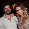Juliana Didone foi ao evento com o namorado, o artista plástico Flávio Rossi